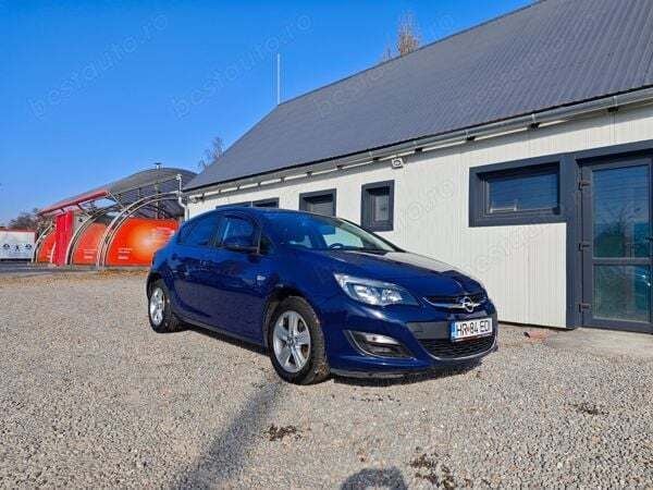Second-hand Opel Astra 116 CP (85 kW) 2014 Albastru Hatchback