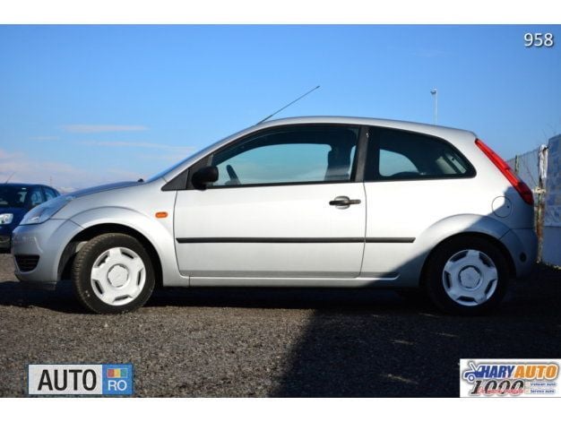 Second-hand Ford Fiesta 80 CP (58 kW) 2004 Argintiu Hatchback