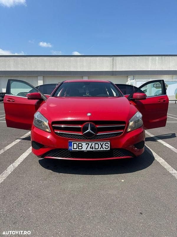 Culoarerosu Utilizat 2013 Mercedes A200 Urban | 9.000 EUR (Super Preț) - Imagine 1/4