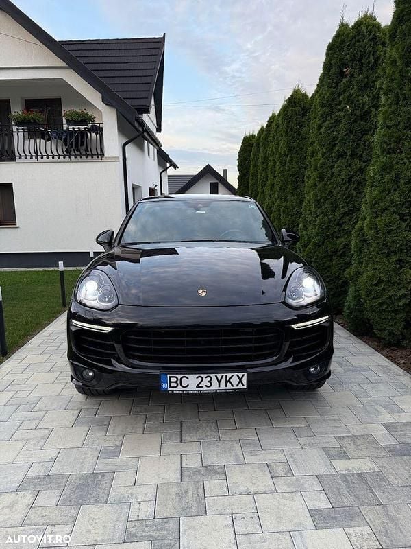 Culoarenegru Utilizat 2017 Porsche Cayenne SUV | 28.000 EUR (Preț OK) - Imagine 1/4