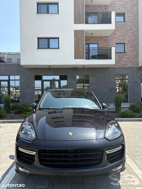 Second-hand Porsche Cayenne 520 CP (382 kW) 2016 Culoarenegru SUV