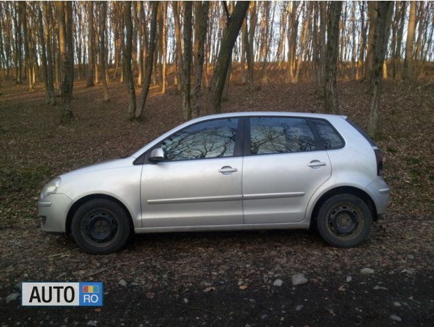 Argintiu Utilizat 2005 VW Polo Hatchback | 2.500 EUR (Preț OK) - Imagine 1/2