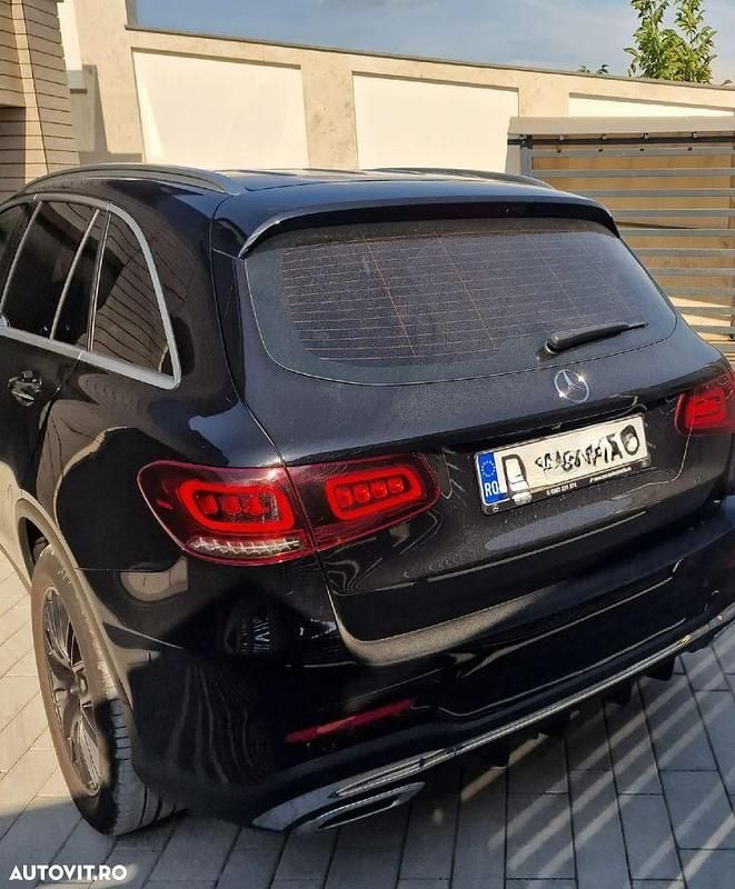 Second-hand Mercedes GLC300 258 CP (189 kW) 2020 Culoarenegru SUV