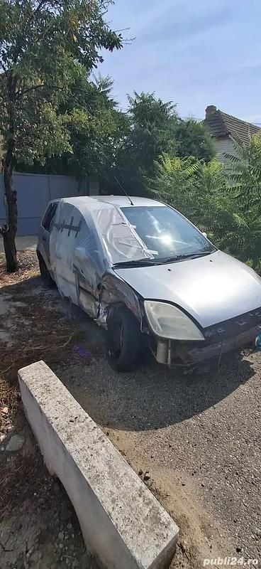 Gri Utilizat 2002 Ford Fiesta Hatchback | 500 EUR (Preț OK) - Imagine 1/4