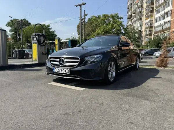 Negru Utilizat 2016 Mercedes E220 Berlinǎ | 24.499 EUR (Preț OK) - Imagine 1/4