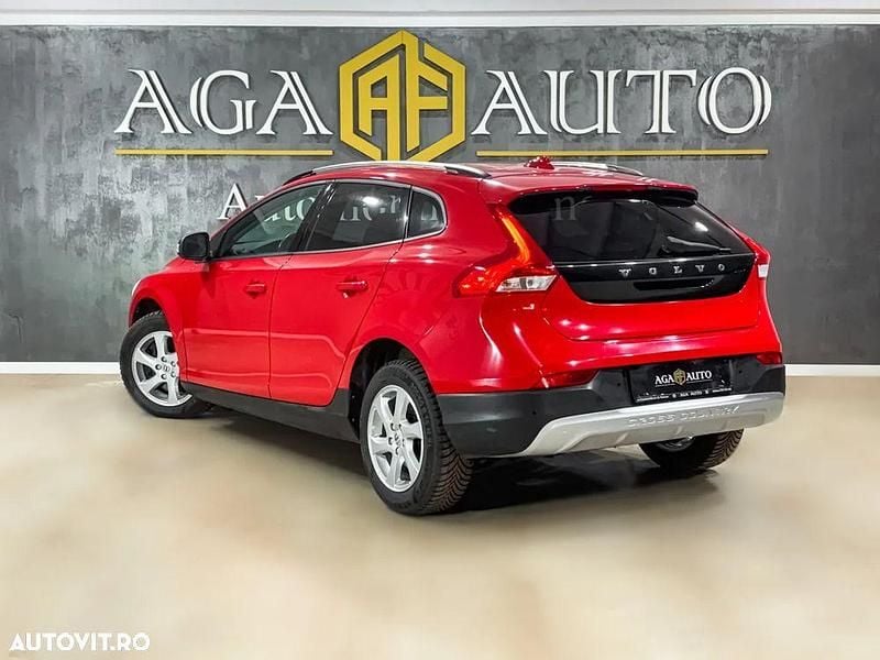 Second-hand Volvo V40 120 CP (88 kW) 2018 Culoarerosu Hatchback