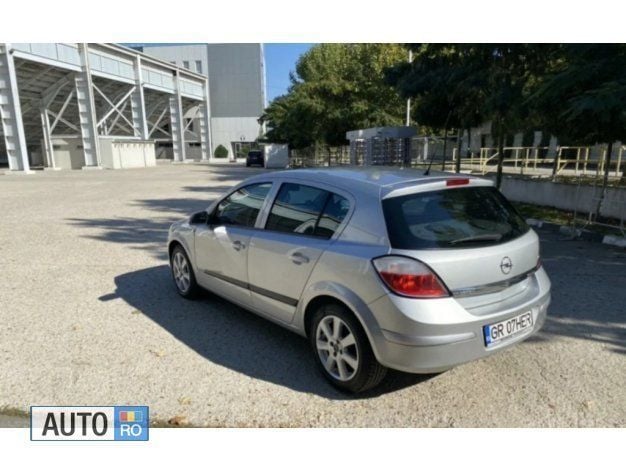 Second-hand Opel Astra 105 CP (77 kW) 2005 Gri Hatchback
