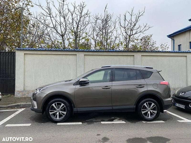 Culoaremaro Utilizat 2017 Toyota RAV4 Luxury SUV | 15.999 EUR (Preț OK) - Imagine 1/4