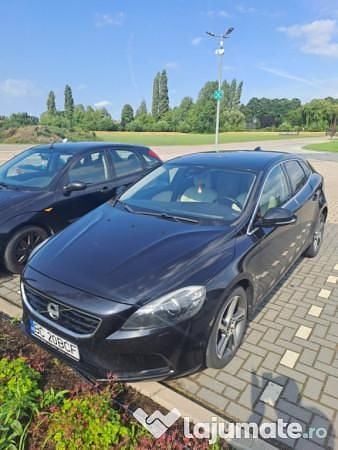 Second-hand Volvo V40 114 CP (83 kW) 2012 Negru Hatchback