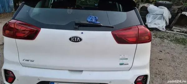 Alb Utilizat 2020 Kia Niro SUV | 13.500 EUR (Super Preț) - Imagine 1/4