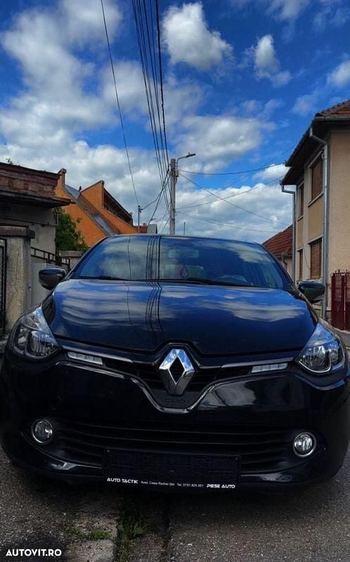Culoarenegru Utilizat 2015 Renault Clio IV LIMITED Hatchback | 4.750 EUR (Preț bun) - Imagine 1/4