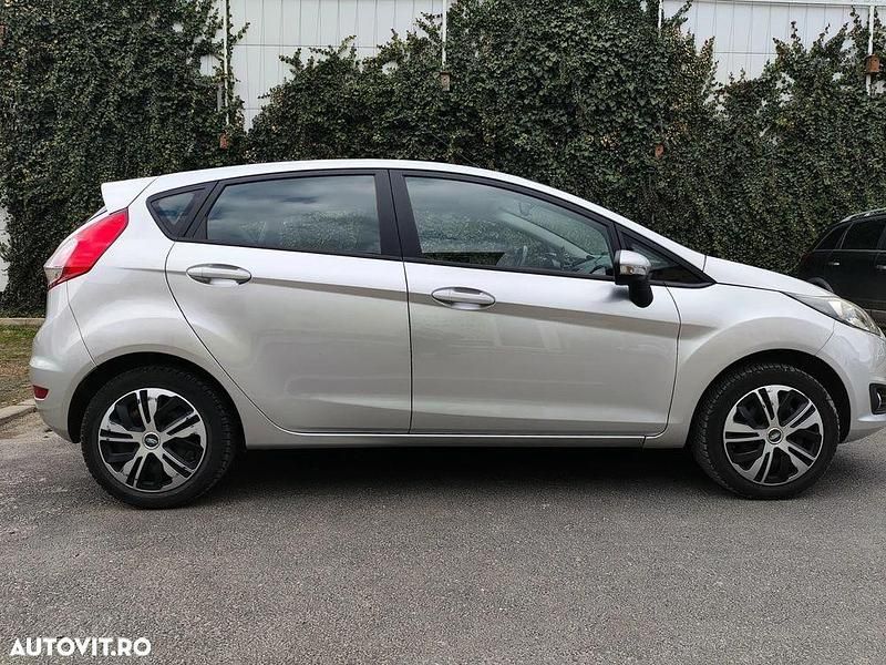Culoareargint Utilizat 2015 Ford Fiesta Trend Hatchback | 4.850 EUR (Preț bun) - Imagine 1/4