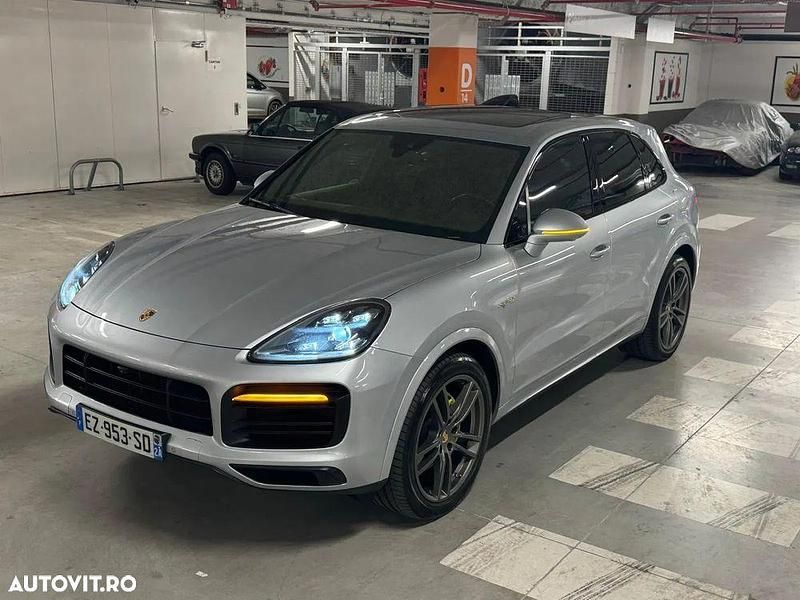 Gri Utilizat 2018 Porsche Cayenne SUV | 33.500 EUR - Imagine 1/4