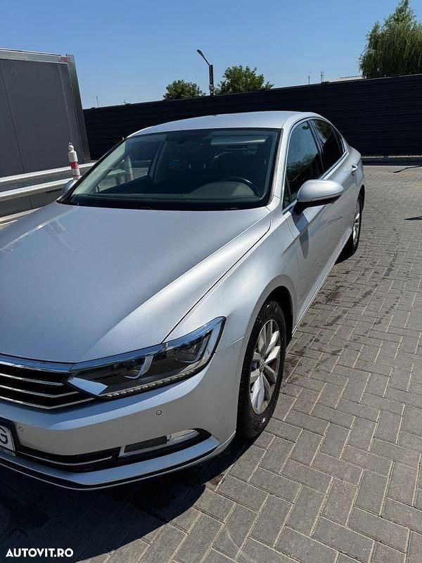 Culoareargint Utilizat 2019 VW Passat Comfortline Berlinǎ | 17.900 EUR (Preț OK) - Imagine 1/4