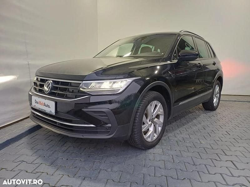 Negru normal Second-hand 2023 VW Tiguan Life SUV | 25.900 EUR (Super Preț) - Imagine 1/4