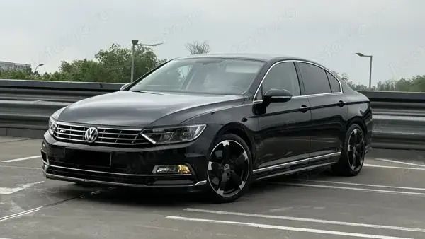 Negru Utilizat 2015 VW Passat R-line Berlinǎ | 10.800 EUR (Preț OK) - Imagine 1/4