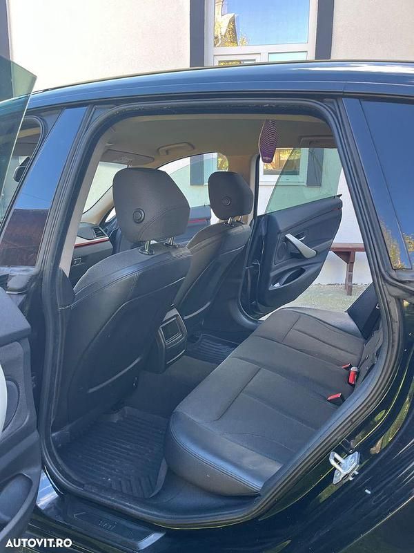 Second-hand BMW 320 190 CP (139 kW) 2015 Culoarenegru Berlinǎ