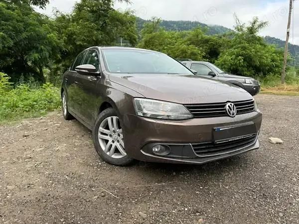 Maro Utilizat 2011 VW Jetta Comfortline Berlinǎ | 5.999 EUR (Puțin scump) - Imagine 1/4