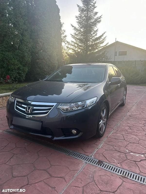 Culoarenegru Utilizat 2014 Honda Accord Executive Berlinǎ | 10.200 EUR - Imagine 1/4