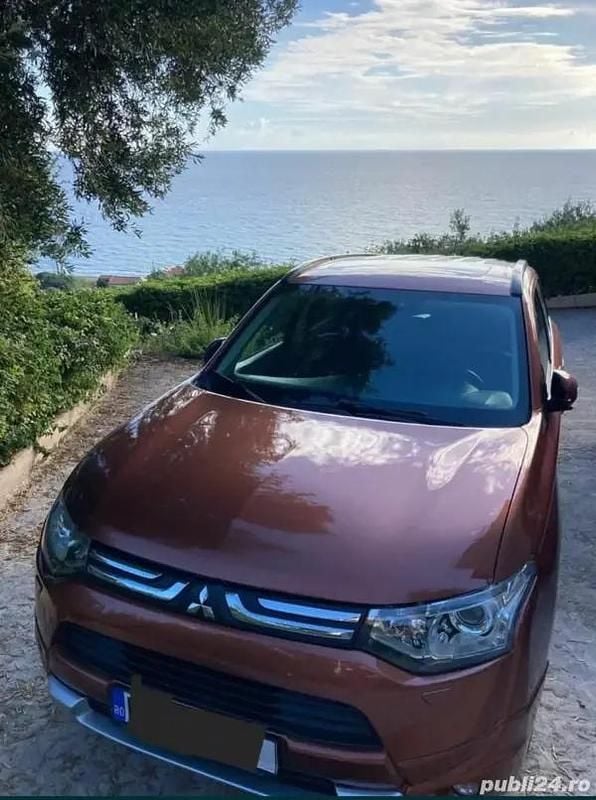 Second-hand Mitsubishi Outlander 150 CP (110 kW) 2014 Maro SUV