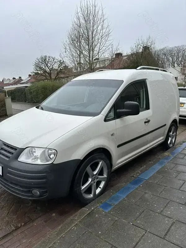 Utilizat 2010 VW Caddy Monovolum | 4.350 EUR (Preț bun) - Imagine 1/4