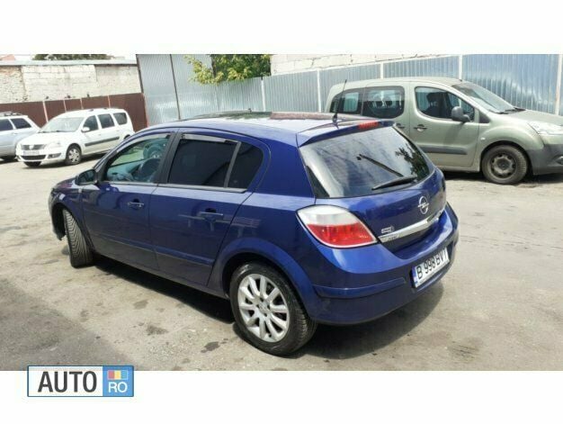 Second-hand Opel Astra 105 CP (77 kW) 2004 Albastru Hatchback