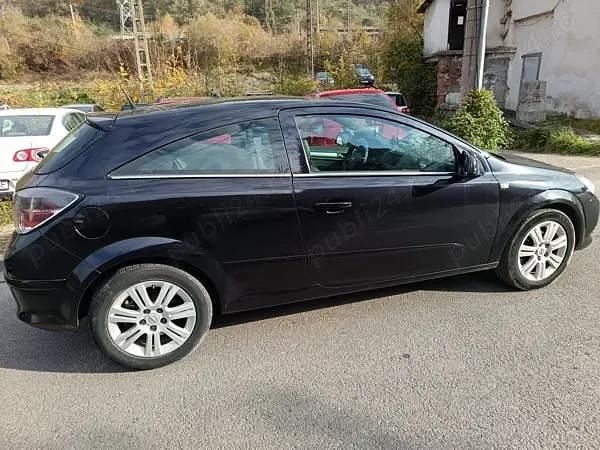 Utilizat 2011 Opel Astra GTC Coupe | 2.950 EUR - Imagine 1/4