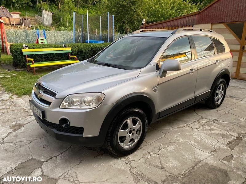 Gri Utilizat 2007 Chevrolet Captiva LT SUV | 3.250 EUR (Preț bun) - Imagine 1/4