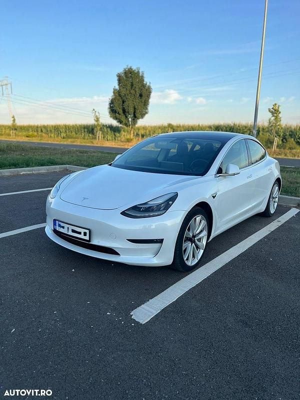 Culoarealb Utilizat 2019 Tesla Model 3 Berlinǎ | 19.999 EUR (Preț bun) - Imagine 1/4