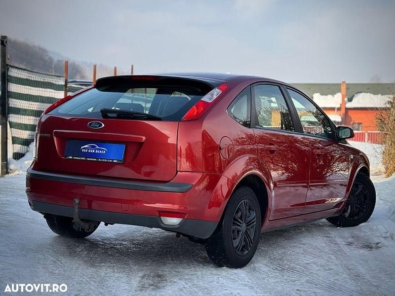 Second-hand Ford Focus Style 115 CP (84 kW) 2006 Culoarerosu Hatchback