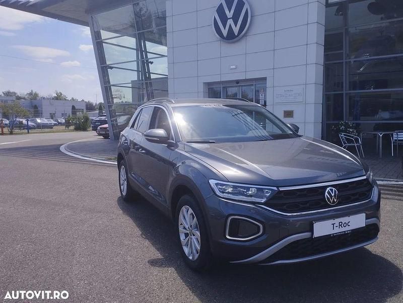 Gri Nouă 2025 VW T-Roc Life SUV | 27.290 EUR (Preț bun) - Imagine 1/4