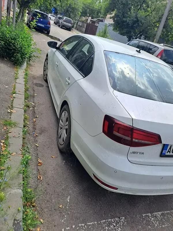 Utilizat 2016 VW Jetta Berlinǎ | 7.500 EUR (Preț bun) - Imagine 1/4