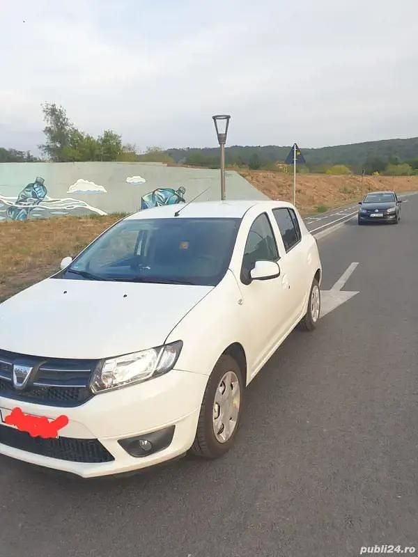Alb Utilizat 2013 Dacia Sandero Hatchback | 4.000 EUR (Preț OK) - Imagine 1/4