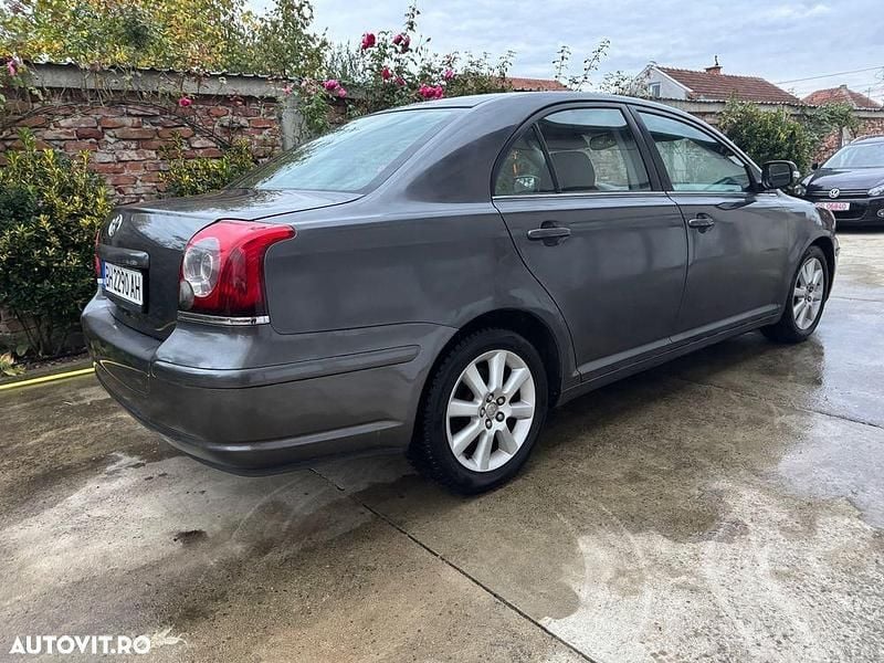 Second-hand Toyota Avensis 129 CP (94 kW) 2006 Culoaregri Berlinǎ