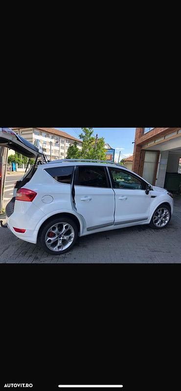 Second-hand Ford Kuga Individual 163 CP (119 kW) 2011 Culoarealb SUV