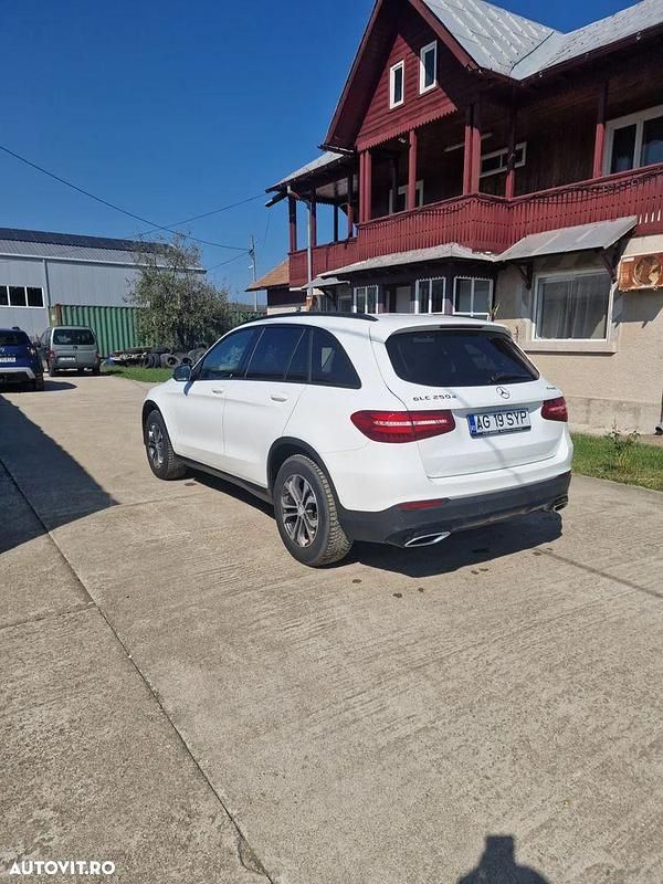 Second-hand Mercedes GLC250 AMG line 204 CP (150 kW) 2016 Culoarealb SUV