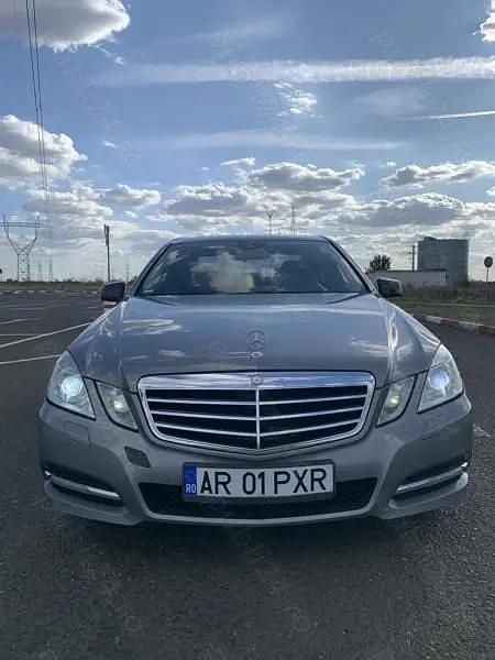 Utilizat 2011 Mercedes E220 Berlinǎ | 8.700 EUR (Super Preț) - Imagine 1/4