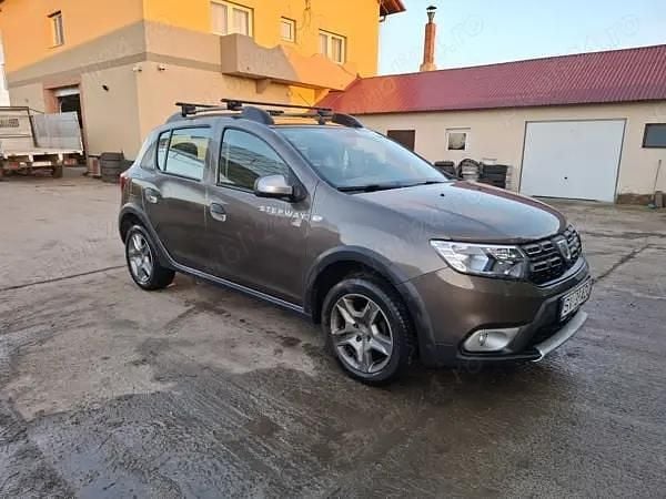 Second-hand Dacia Sandero Stepway 101 CP (74 kW) 2020 Maro Berlinǎ