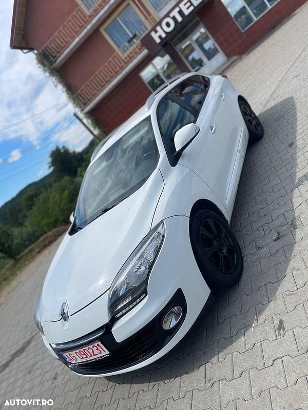 Culoarealb Utilizat 2014 Renault Mégane GrandTour Dynamique Break | 4.600 EUR (Super Preț) - Imagine 1/4