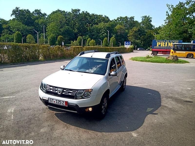 Alb Utilizat 2014 Dacia Duster Prestige SUV | 7.699 EUR (Preț OK) - Imagine 1/4