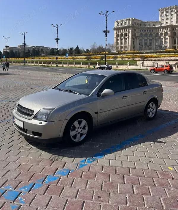 Argintiu Utilizat 2004 Opel Vectra Berlinǎ | 1.950 EUR (Preț OK) - Imagine 1/4