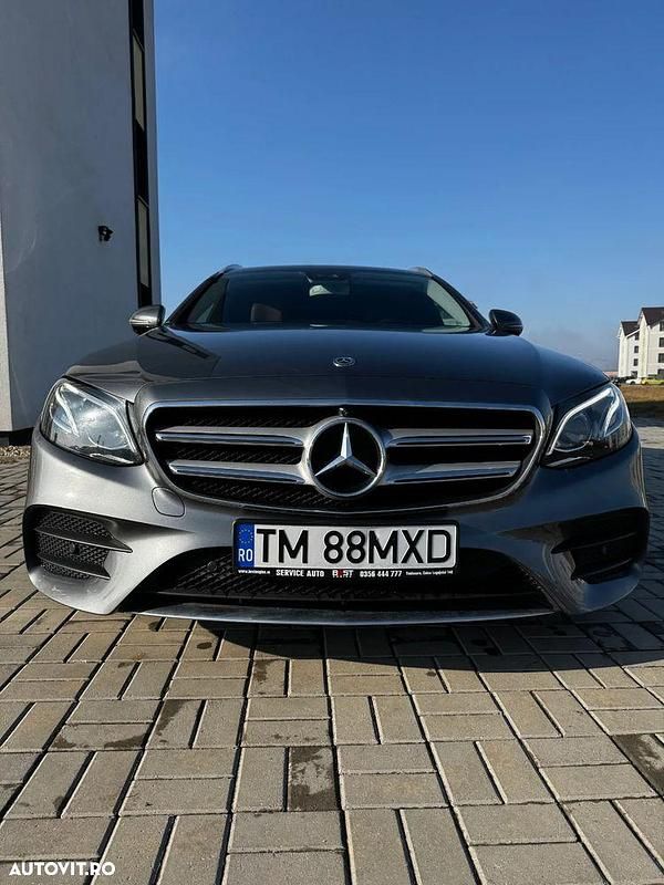 Culoareargint Utilizat 2019 Mercedes E300 AMG line Break | 27.830 EUR (Preț OK) - Imagine 1/4