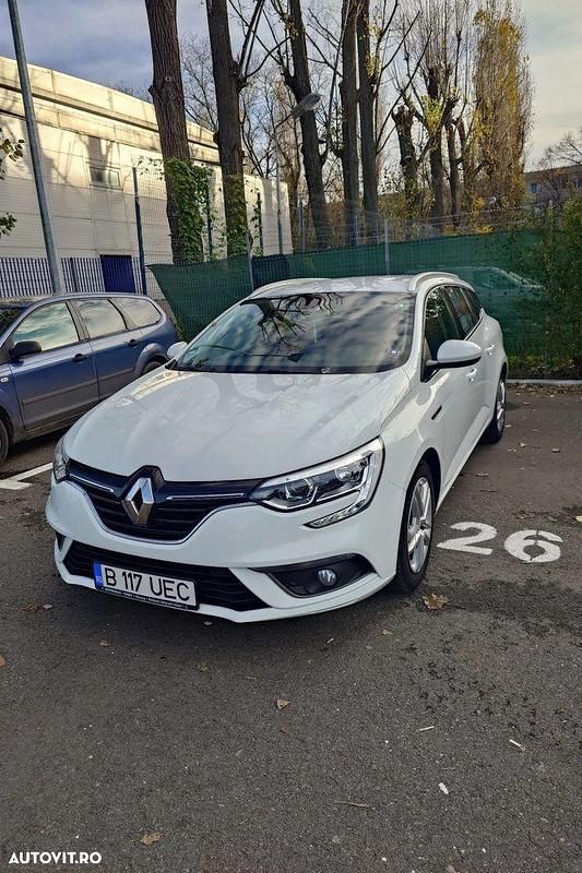 Culoarealb Utilizat 2017 Renault Mégane GrandTour Bose Edition Break | 9.600 EUR (Puțin scump) - Imagine 1/4