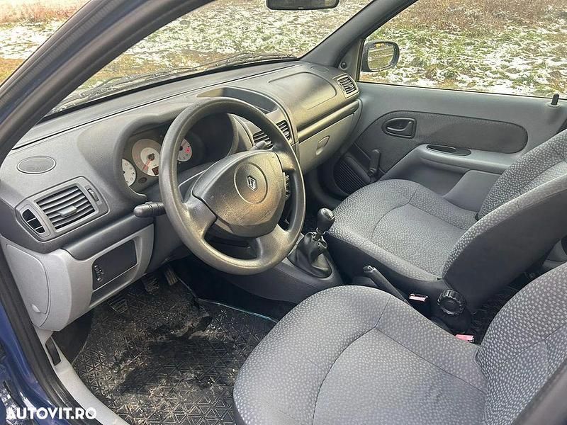 Second-hand Renault Symbol Expression 75 CP (55 kW) 2006 Culoarealbastru Berlinǎ