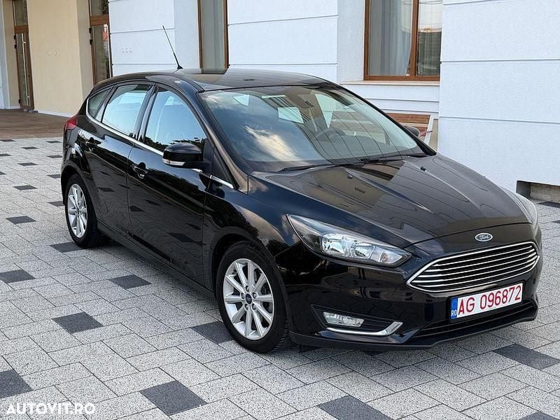 Culoarenegru Utilizat 2016 Ford Focus Titanium Hatchback | 6.990 EUR (Preț OK) - Imagine 1/4