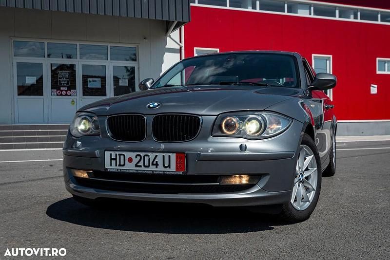 Gri Utilizat 2010 BMW 118 Hatchback | 4.400 EUR - Imagine 1/4