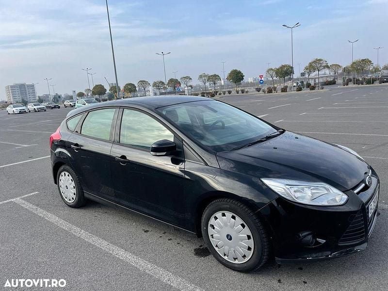 Culoarenegru Second-hand 2013 Ford Focus Trend Hatchback | 4.900 EUR (Preț bun) - Imagine 1/4