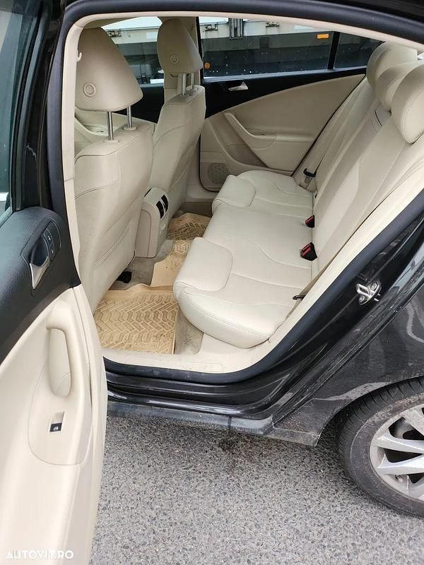 Second-hand VW Passat 200 CP (147 kW) 2010 Culoaremaro Berlinǎ