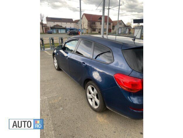 Albastru Utilizat 2011 Opel Astra Sport Break | 5.300 EUR - Imagine 1/4
