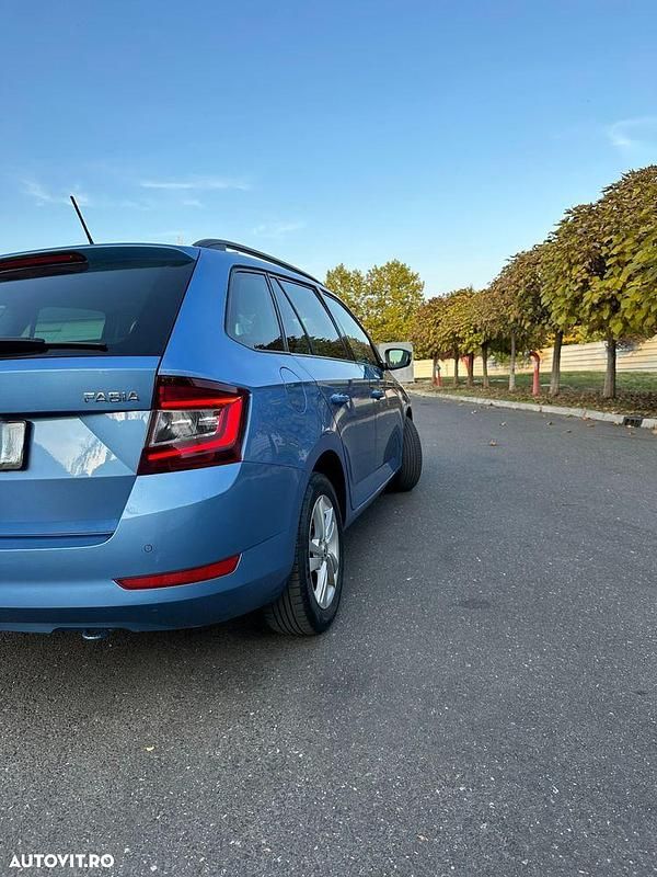 Second-hand Skoda Fabia Ambition 95 CP (69 kW) 2019 Culoarealbastru Break